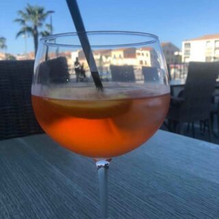 cocktail en terrasse proche de Sète